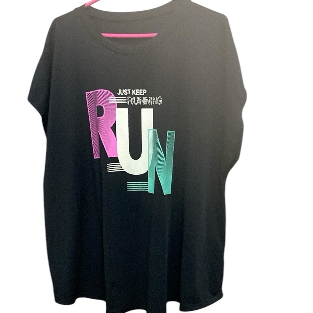 Graphic Tee with Bold RUN Design - Picture 5 of 10